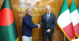 বাংলাদেশ থেকে বৈধ পথে আরো কর্মী নিতে আগ্রহী ইতালি: স্বরাষ্ট্র উপদেষ্টা